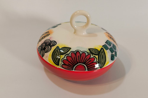 این محصول از بهترین مواد اولیه در کارگاه هنری تی تاک ساخته شده و دستساز می باشد.